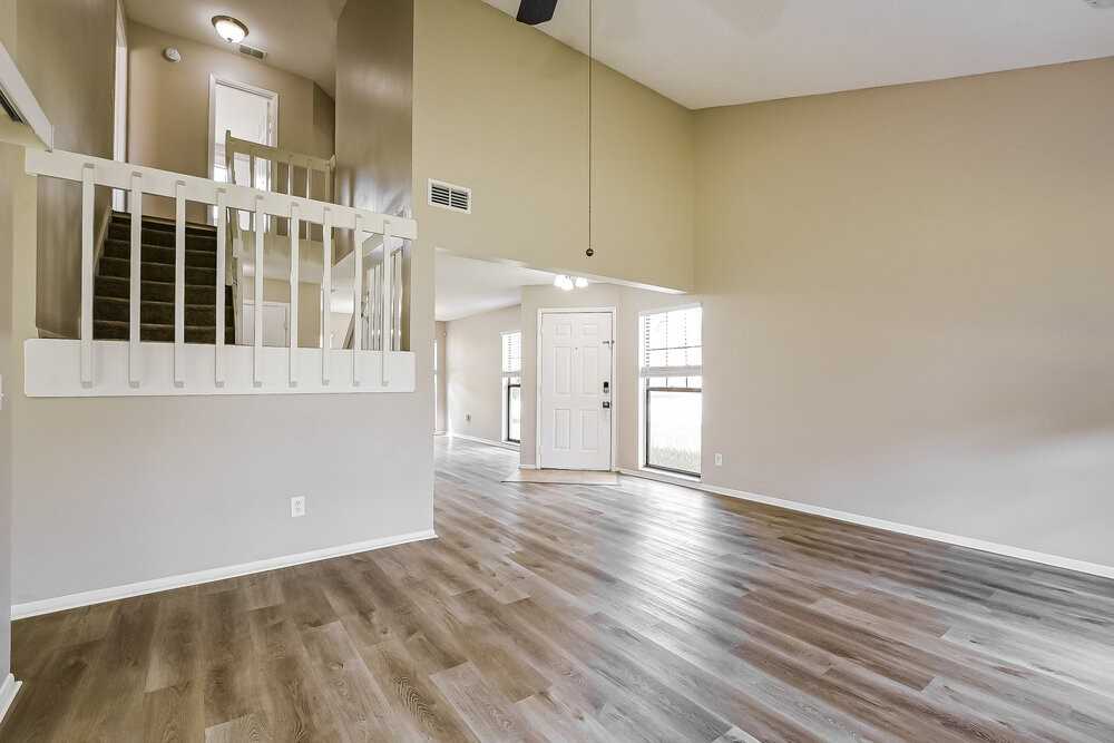 1036 Covington St - Photo 4 of 17