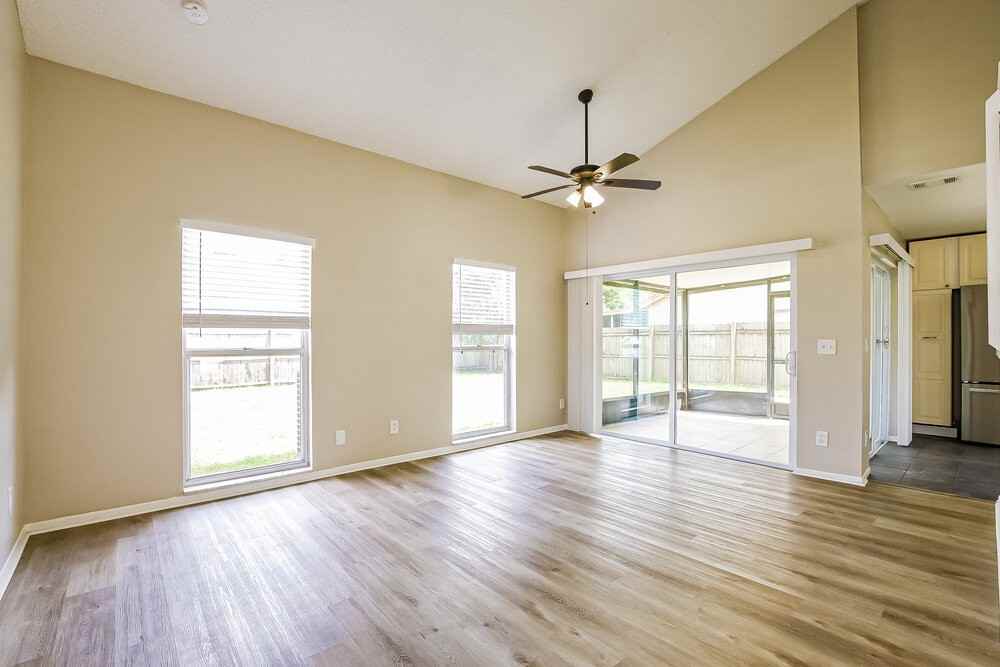 1036 Covington St - Photo 5 of 17