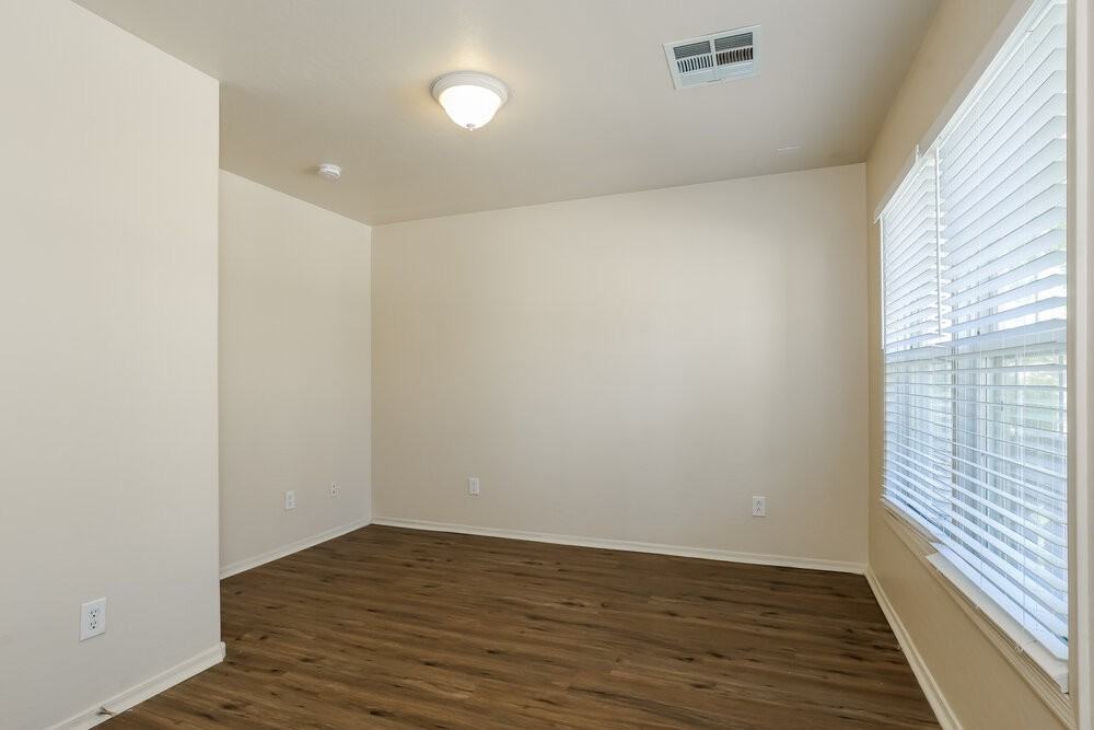 5710 S 21st Pl - Photo 5 of 18