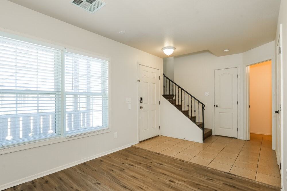 5710 S 21st Pl - Photo 6 of 18