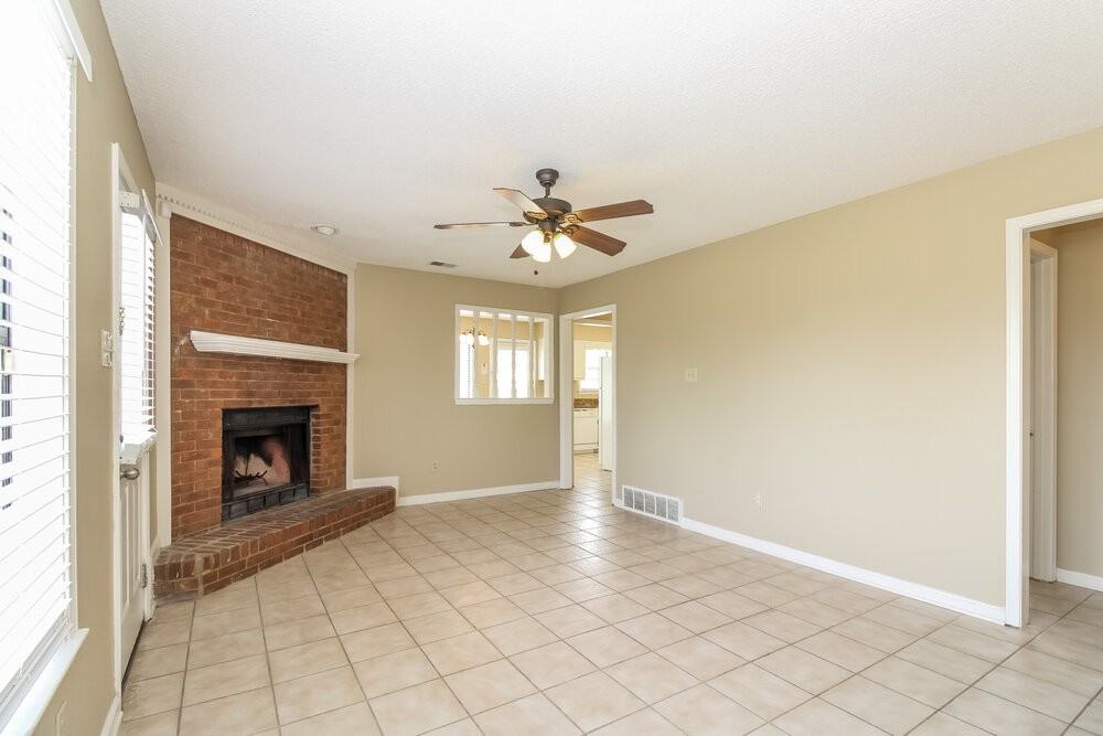 2185 Longlane Dr - Photo 5 of 16