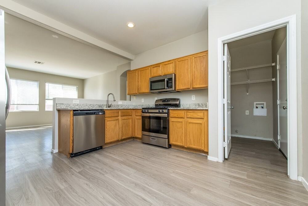 1015 Cove Palisades Dr - Photo 7 of 16