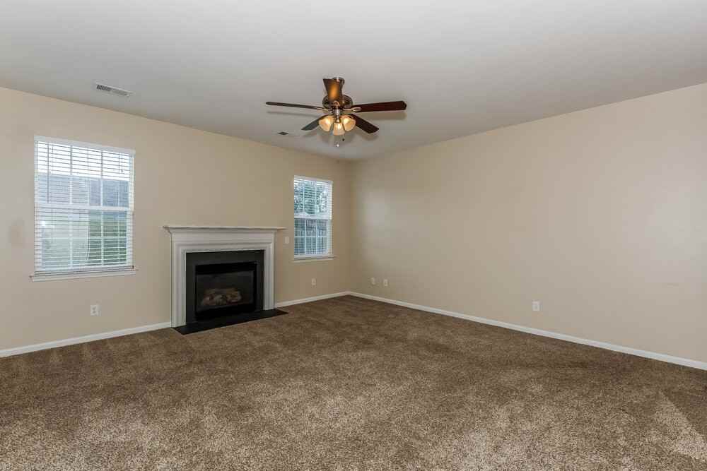 4914 Lifeline Ln - Photo 4 of 17