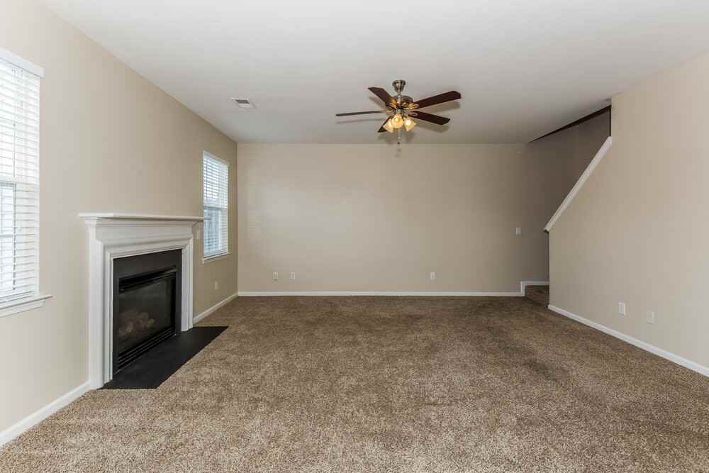 4914 Lifeline Ln - Photo 5 of 17