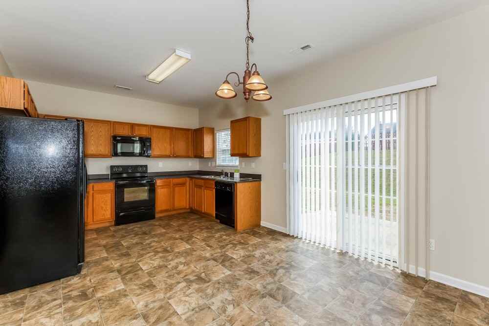 4914 Lifeline Ln - Photo 7 of 17