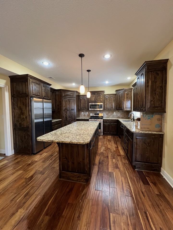 1234 Vivian Dr #1 - Photo 5 of 32
