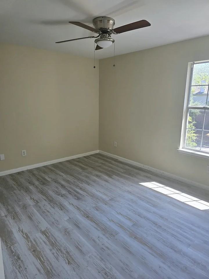 4000 White Water Way - Photo 7 of 17