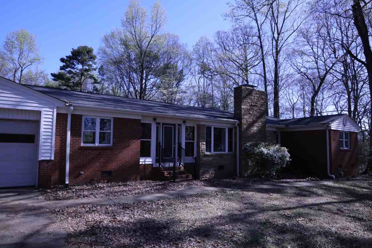 1118 Mineral Springs Rd - Photo 4 of 39