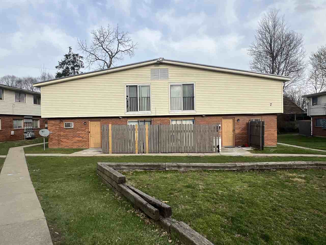 7 Columbine Ct #2 - Photo 2 of 2