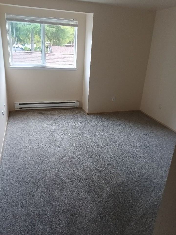 Larger 2bed 2bath - In Lakewood - Photo 5 of 6