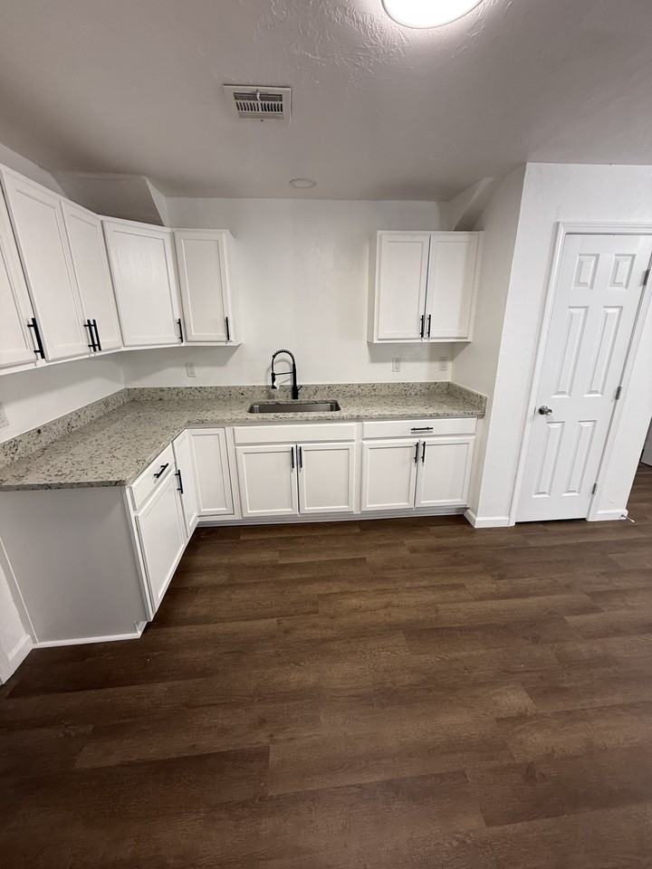 1820 W Idaho Ave #1 - Photo 5 of 28