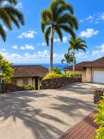 featured image of 613 Moaniala St #1