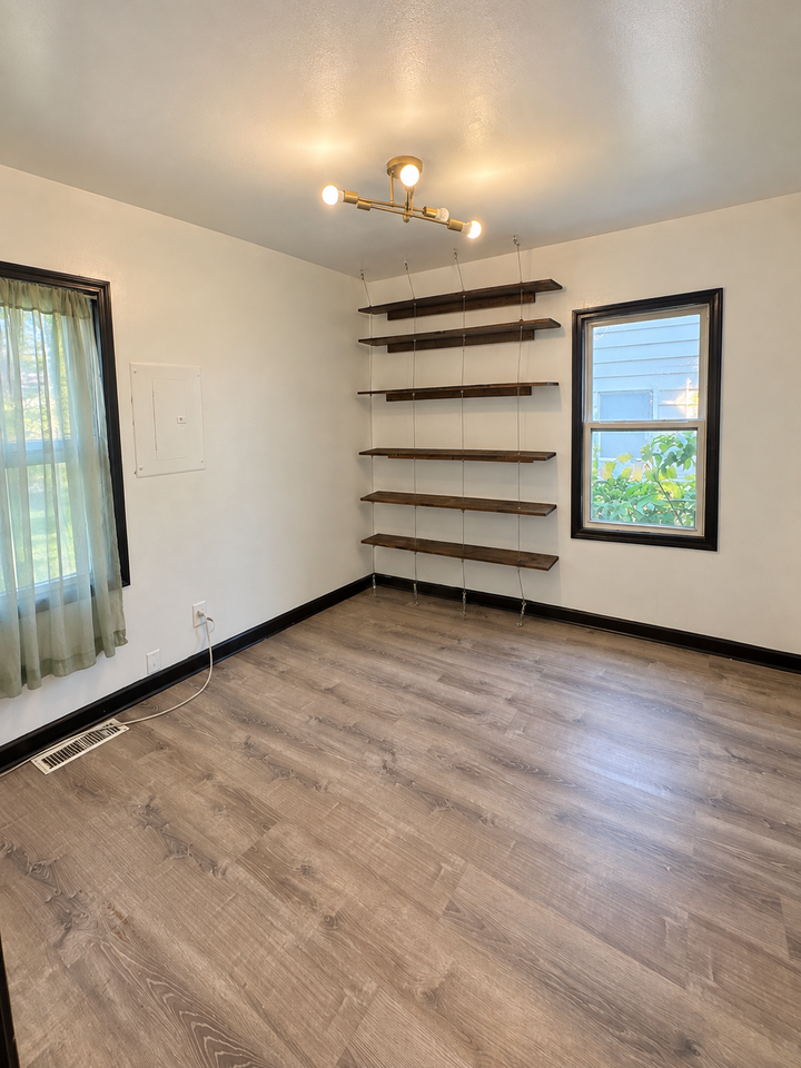 22413 Cushing Ave #1 - Photo 3 of 11