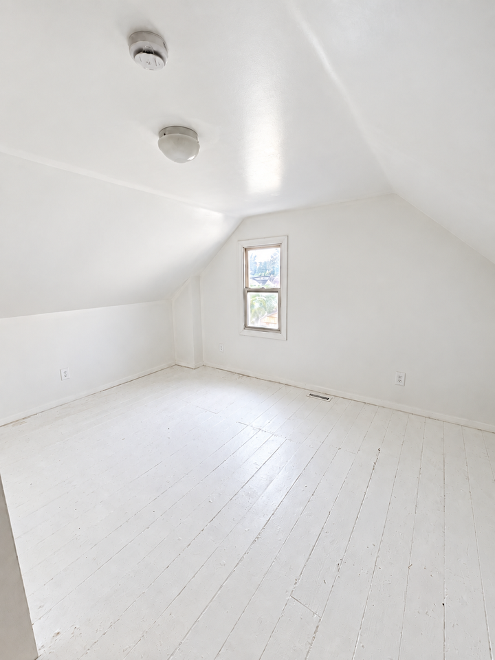22413 Cushing Ave #1 - Photo 6 of 11