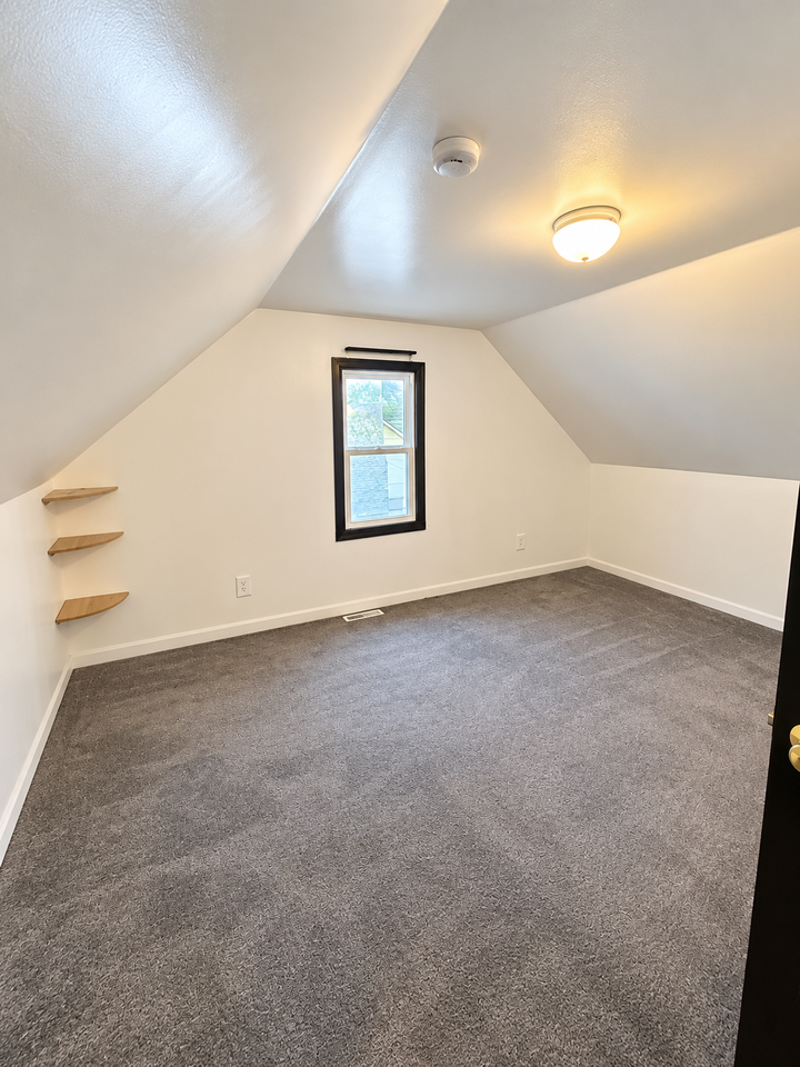 22413 Cushing Ave #1 - Photo 7 of 11