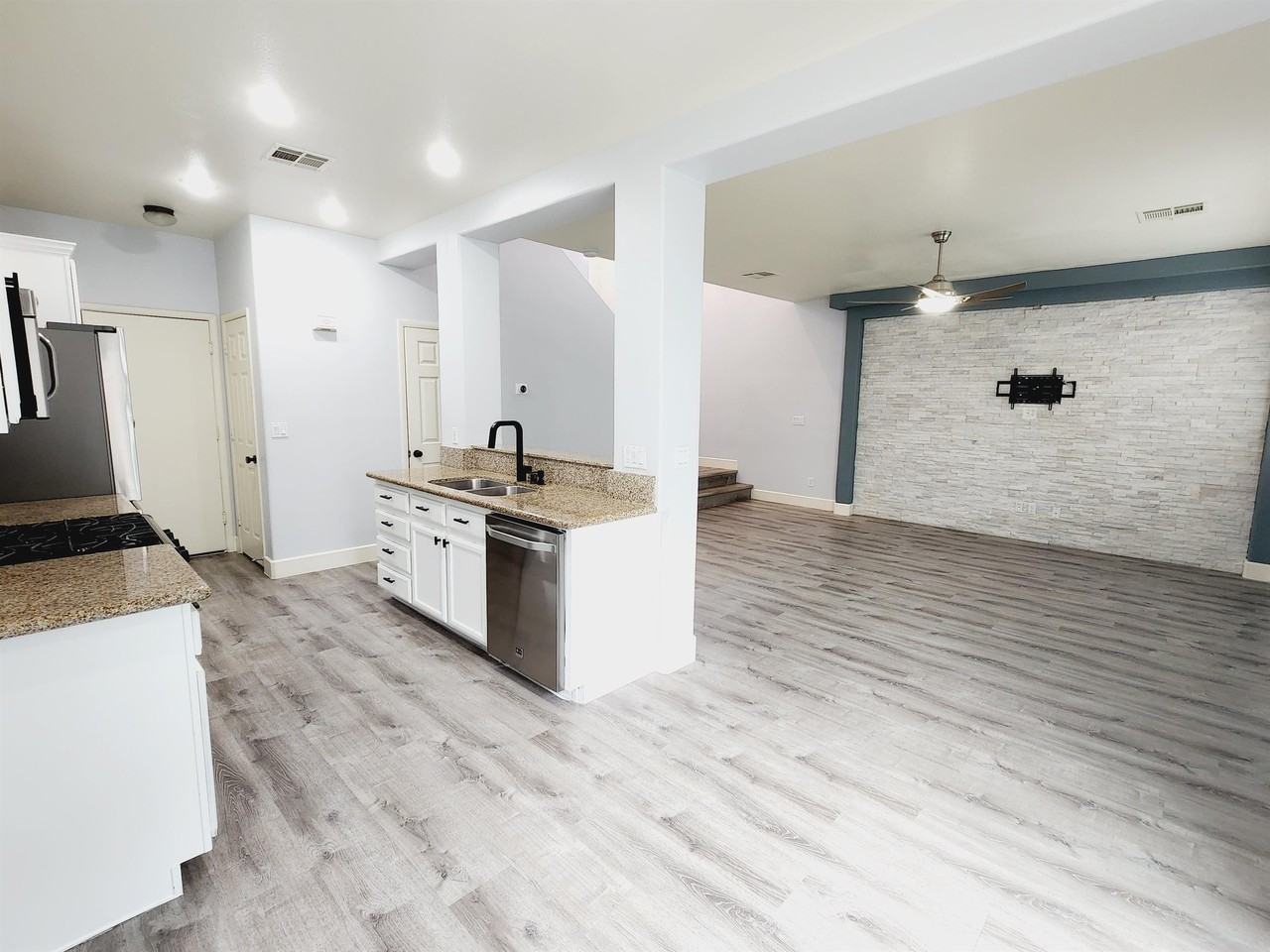 9715 Wailings Ave #1 - Photo 7 of 48