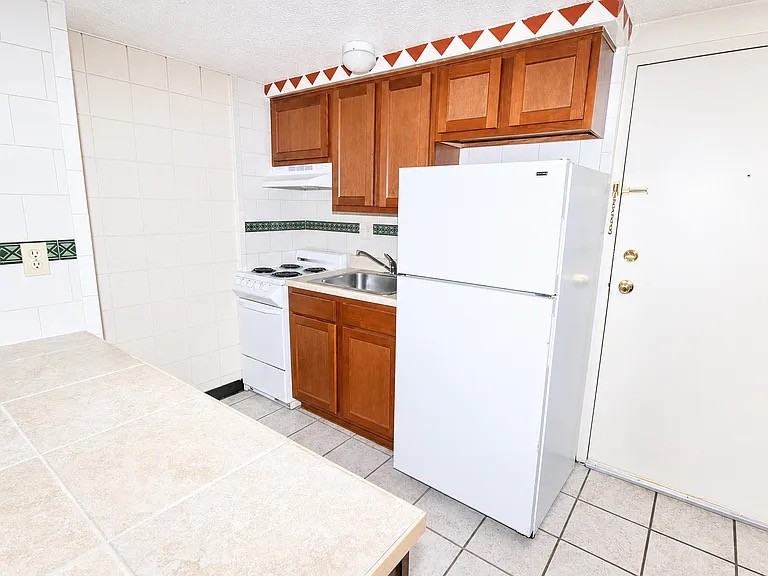 1345 WALNUT STREETAPT 204 #204 - Photo 3 of 4