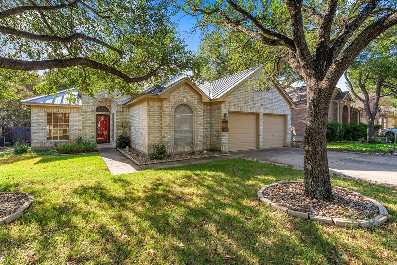 8209 Forest Heights Ln - Photo 2 of 24