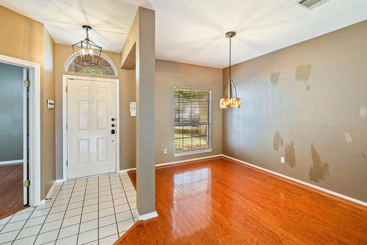8209 Forest Heights Ln - Photo 3 of 24
