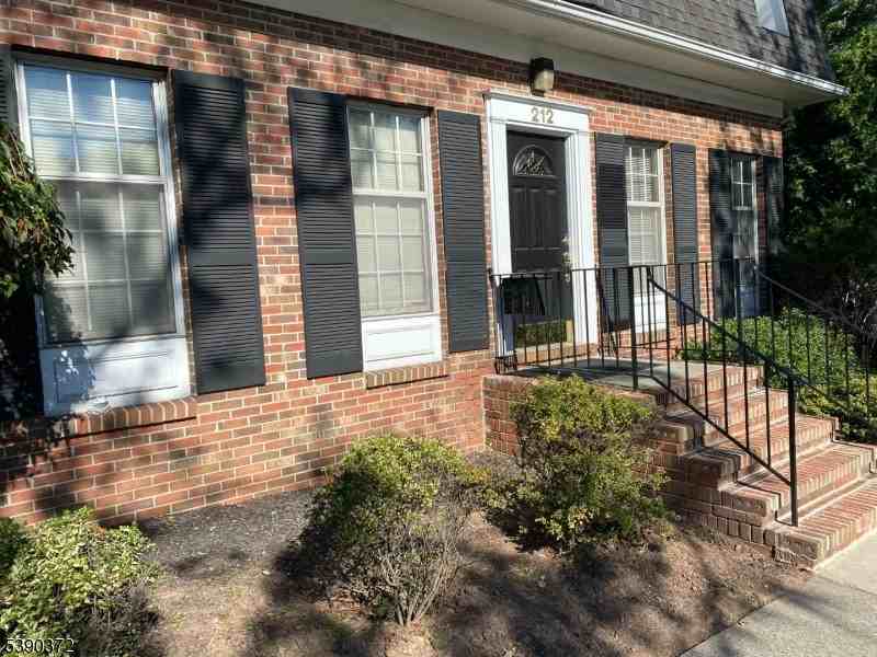 212 Pompton Ave #3B3C