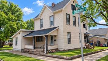 featured image of 319 S Green St
