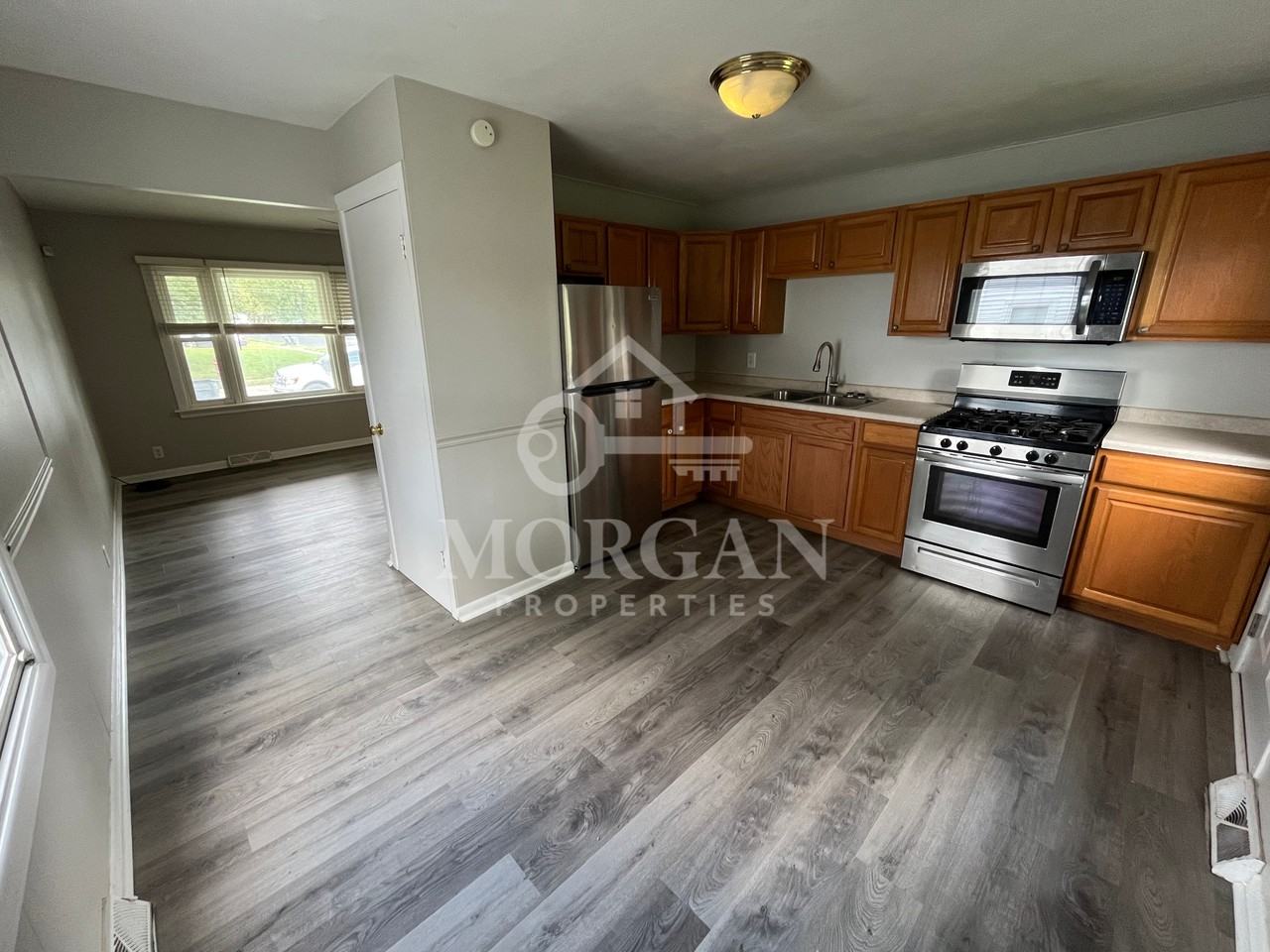 307 Crestview Ct #1 - Photo 3 of 7