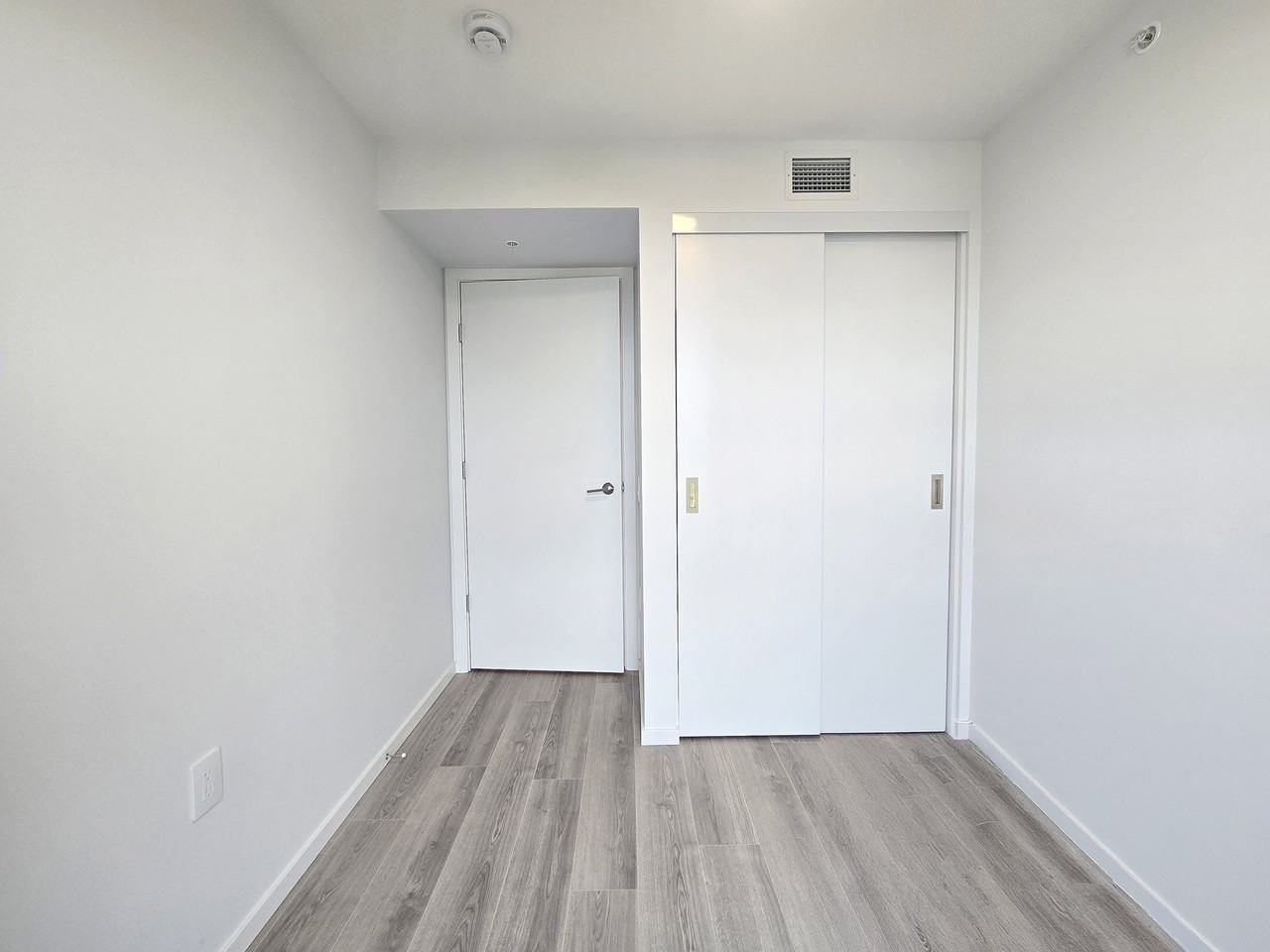 2729 Kingsway #906 - Photo 7 of 16