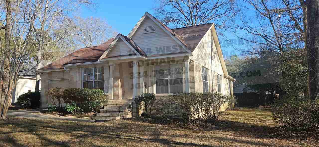 2415 Stonewood Dr - Photo 2 of 41