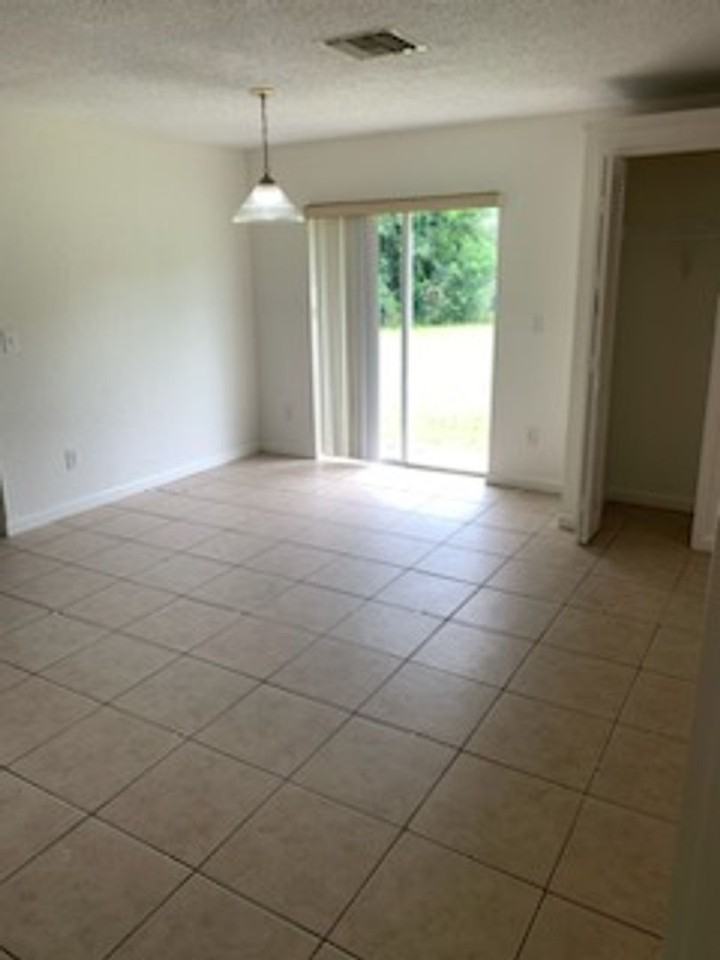1410 W 16th St - Photo 5 of 15