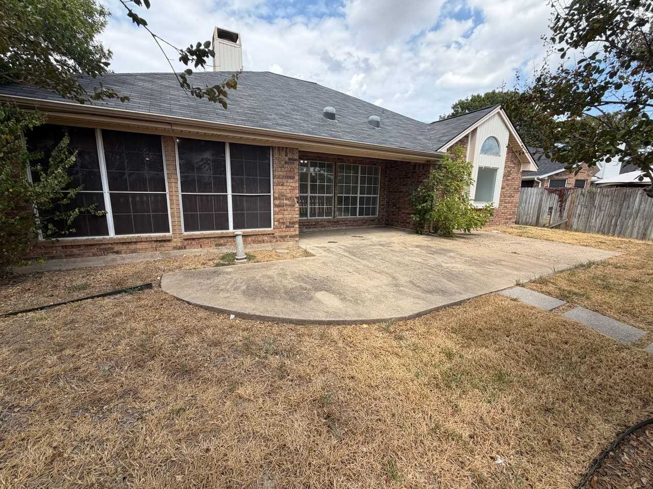 808 Creekside Dr - Photo 3 of 19