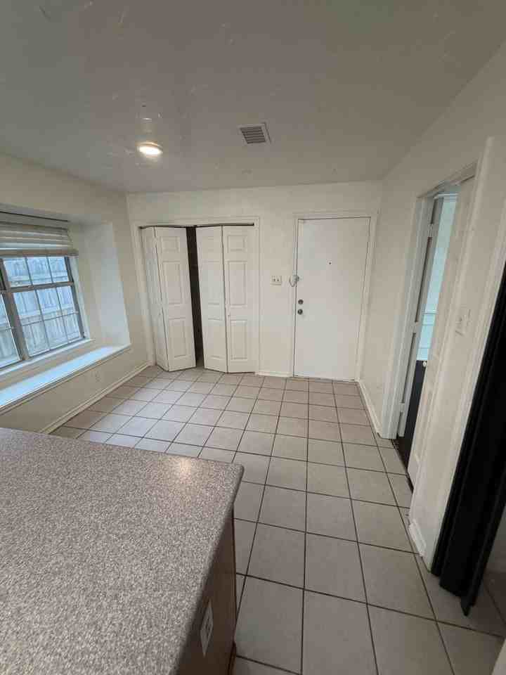 808 Creekside Dr - Photo 7 of 19