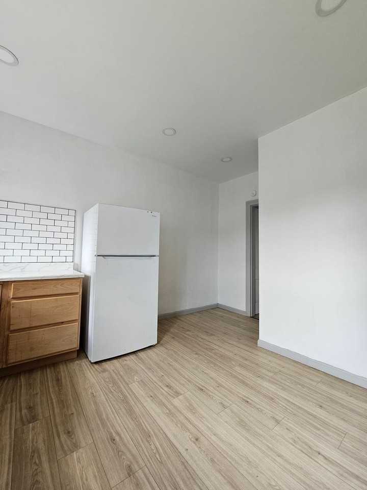 434 W. PRINCESS STREET - Photo 3 of 22