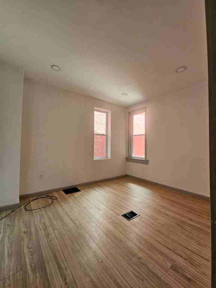 434 W. PRINCESS STREET - Photo 4 of 22