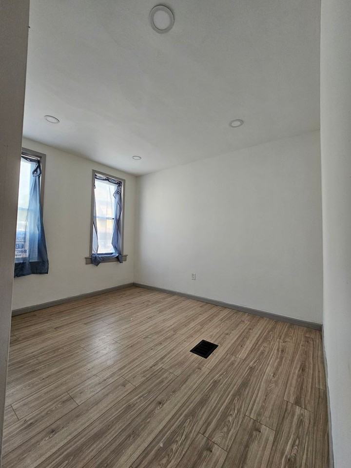 434 W. PRINCESS STREET - Photo 6 of 22