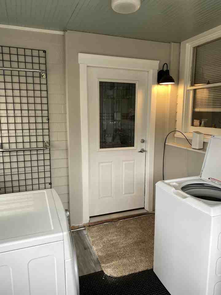 327 Bonfoy AvenueUnit 101 #101LOWER - Photo 3 of 9