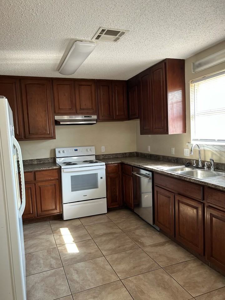 1745 N Dovetail #1 - Photo 4 of 21