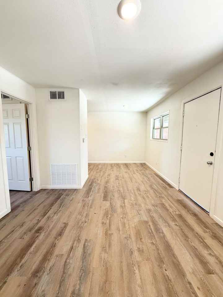 The Graduate Apartments - Photo 7 of 25
