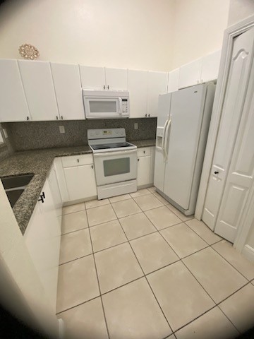 1652 Se 28th St #1 - Photo 4 of 21