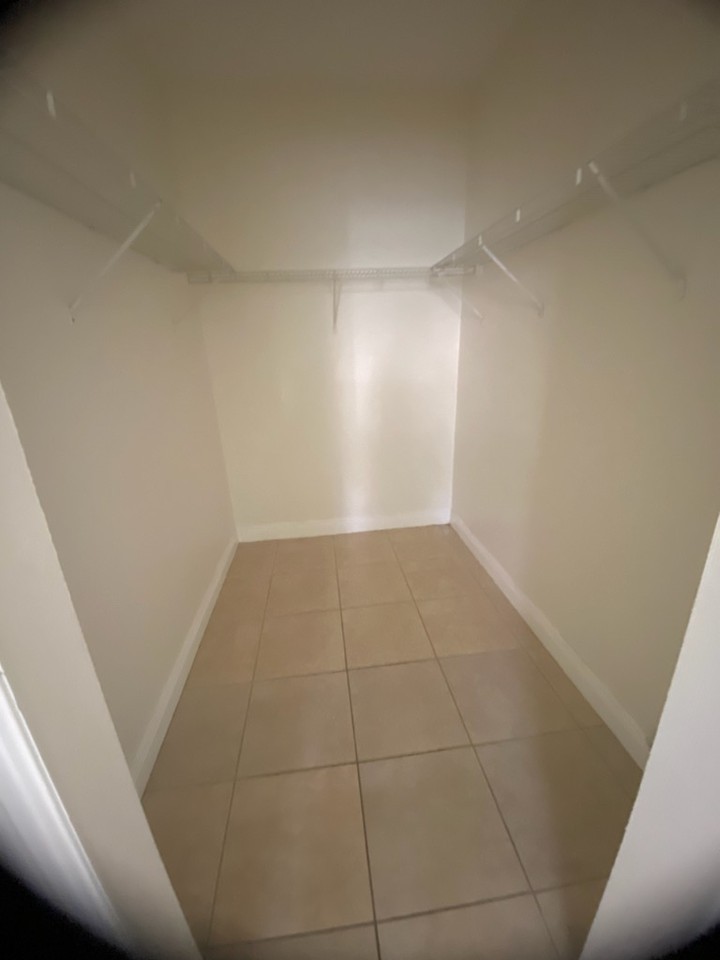 1652 Se 28th St #1 - Photo 5 of 21