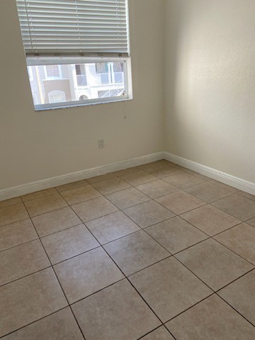 1652 Se 28th St #1 - Photo 6 of 21