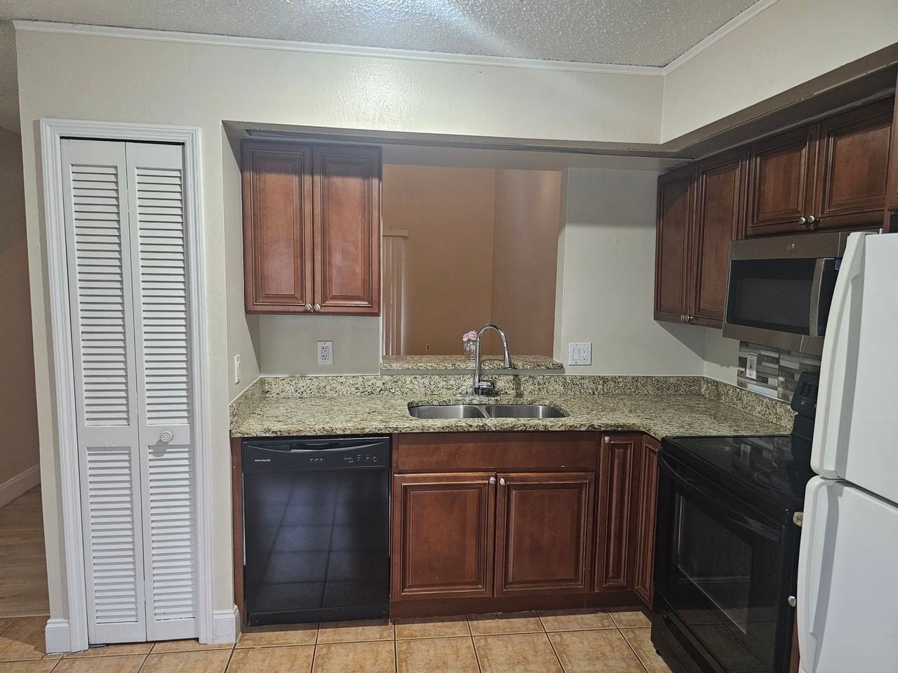 14508 Laguna Beach Cir - Photo 3 of 14