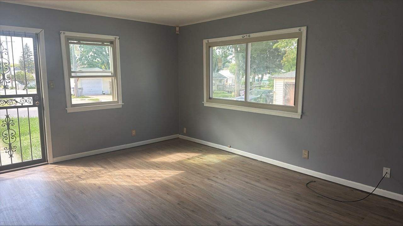 6182 N 36th St #1 - Photo 4 of 7