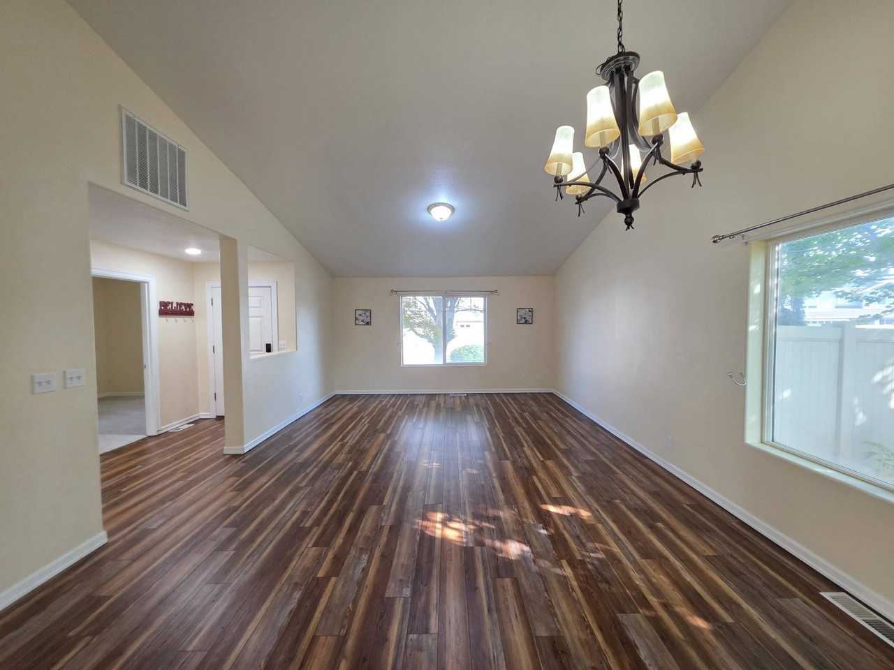 1511 W 40th Pl #1 - Photo 7 of 33
