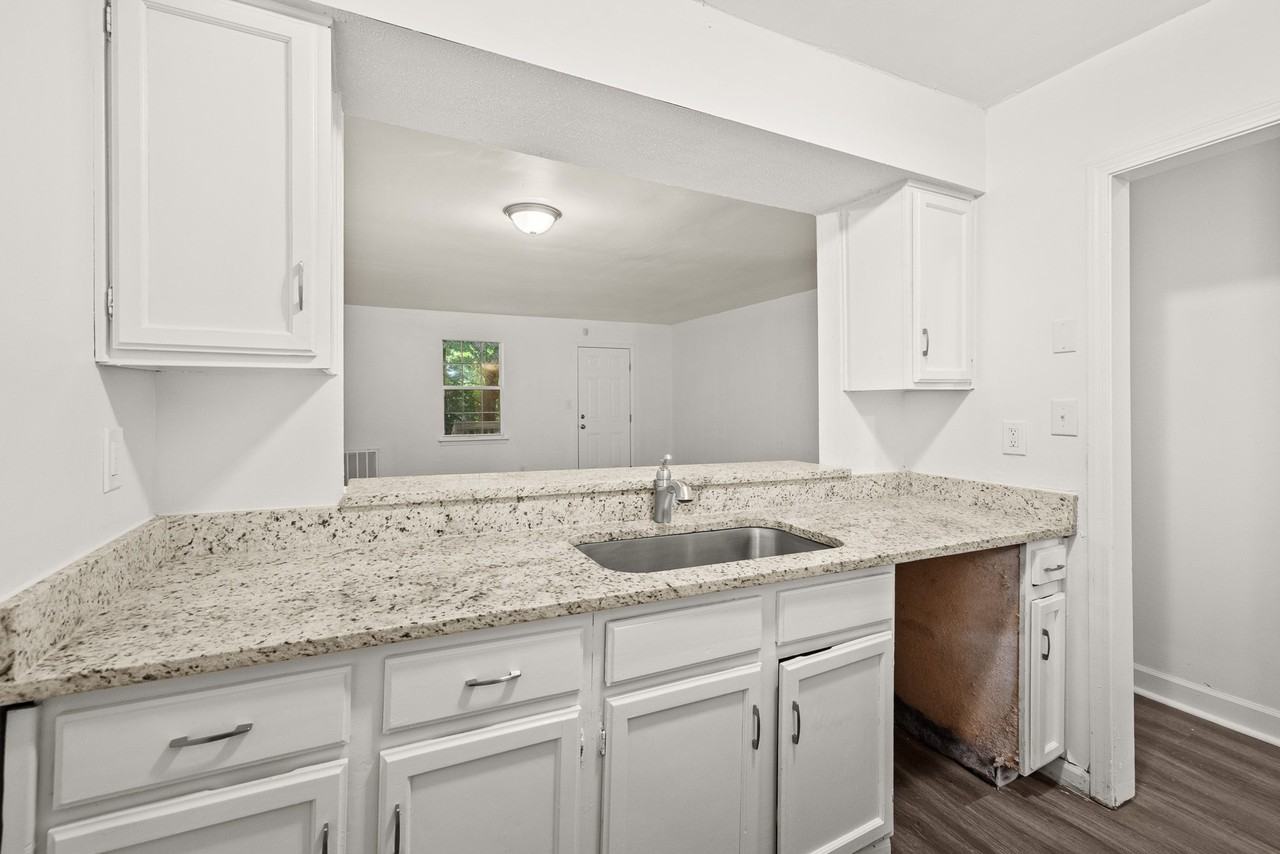 648 Valley Crest Dr #1 - Photo 5 of 16