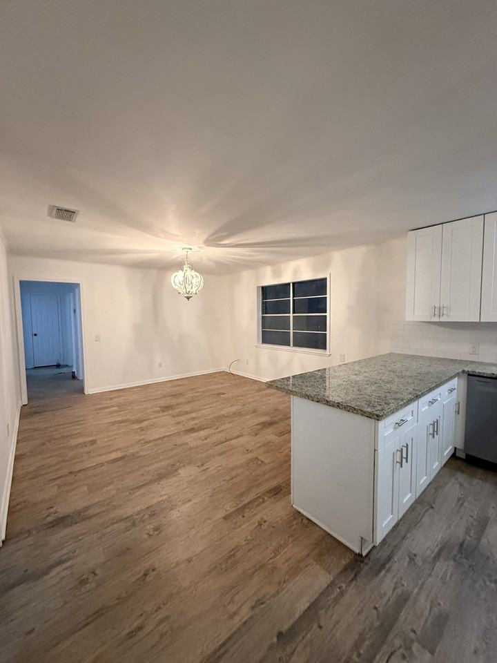 509 Hemlock Rd #1 - Photo 6 of 8