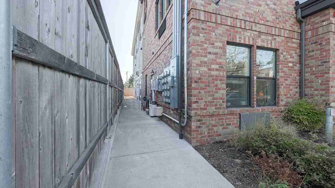 7122 North Greenwich AvenueUnit 5 #5 - Photo 2 of 17