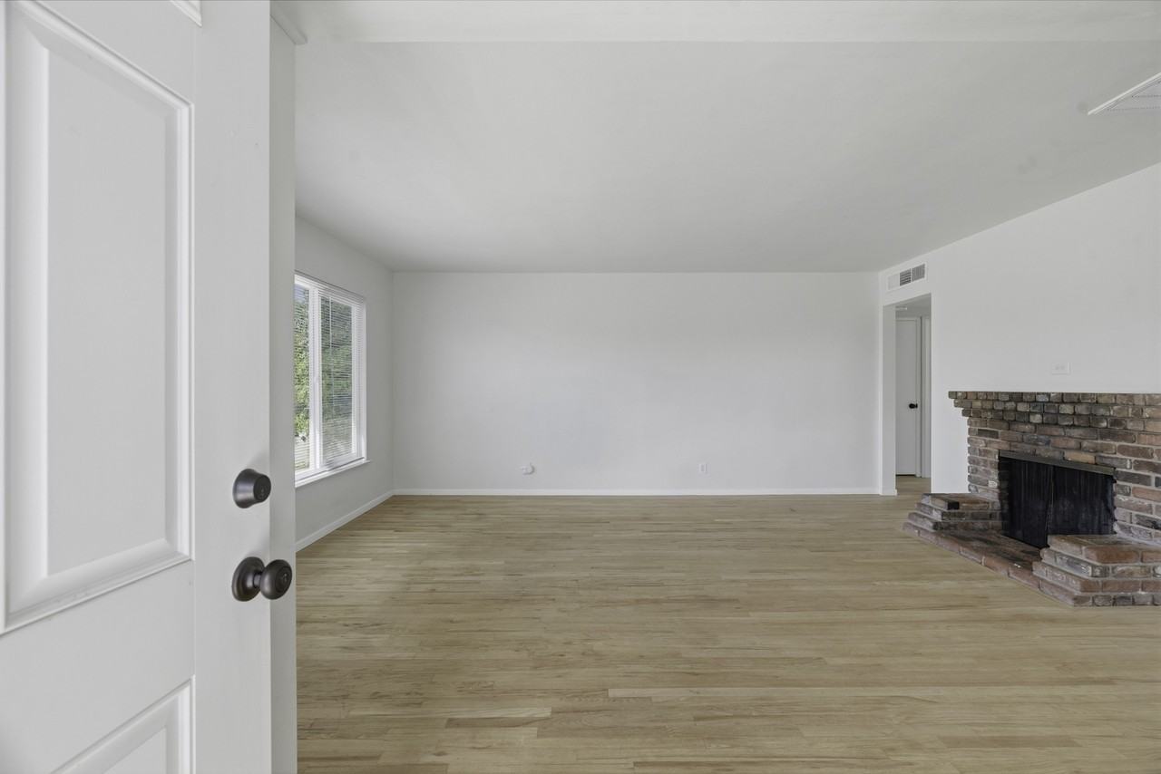 1213 University Ave #1 - Photo 3 of 12