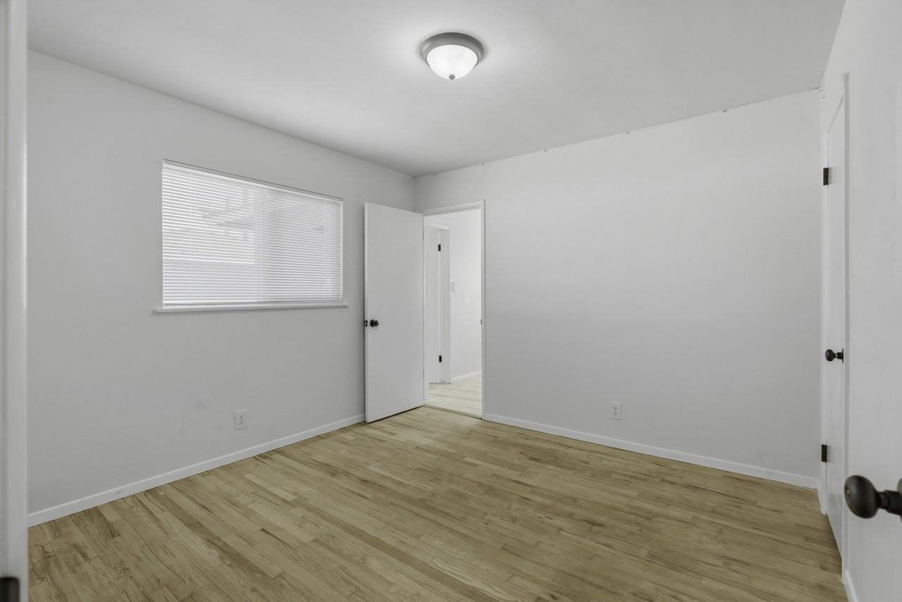 1213 University Ave #1 - Photo 5 of 12