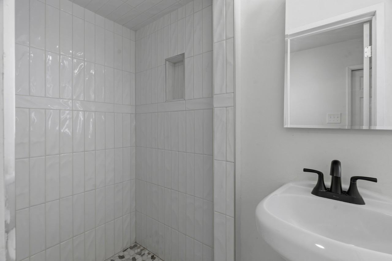 1213 University Ave #1 - Photo 7 of 12
