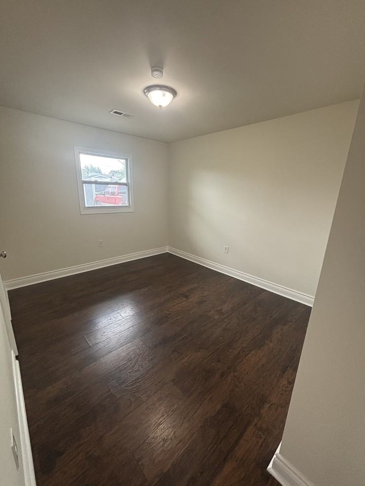 2059 Roosevelt Pl #1 - Photo 4 of 8